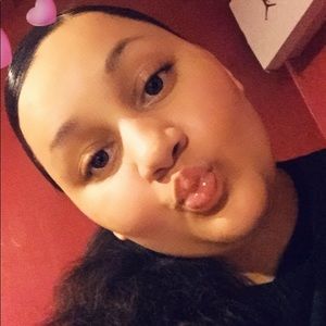 Meet your Posher, Jaynia